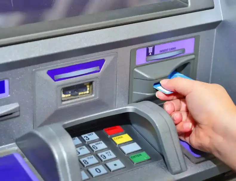 المالية: 75% من بطاقات «ميزة» لدى العاملين بالدولة جاهزة لصرف المرتبات