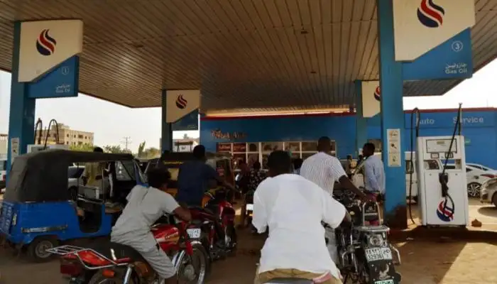 السودان يرفع سعر البنزين إلى 760 جنيها للتر.. والديزل 17%