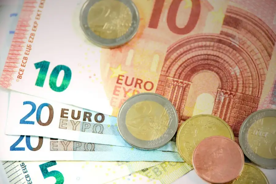 سعر اليورو اليوم الأحد 24-7-2022