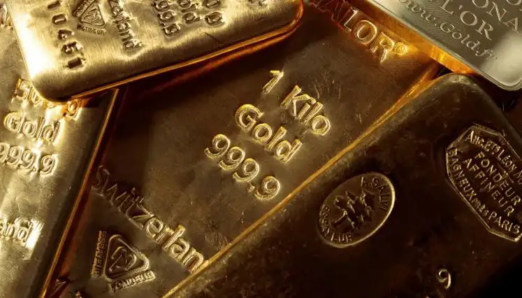 أسعار الذهب ترتفع مدعومة بانخفاض الدولار وعوائد سندات الخزانة الأمريكية