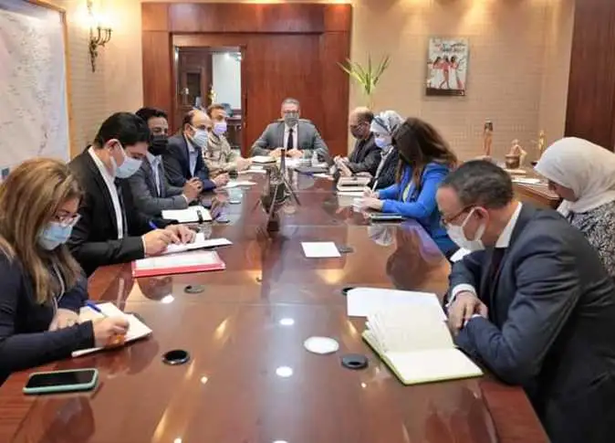 وزير السياحة والآثار يتابع مستجدات الأعمال بالمتحف الكبير