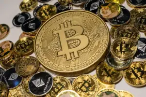 "بتكوين" و"إيثر" تتجهان لتحقيق أفضل أداء شهري منذ 2021