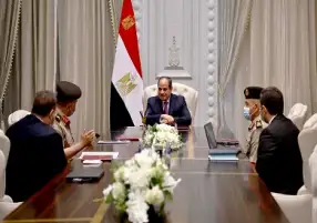 الرئيس السيسي يستعرض المستجدات الإنشائية لمصنع منتجات الألبان ببرج العرب