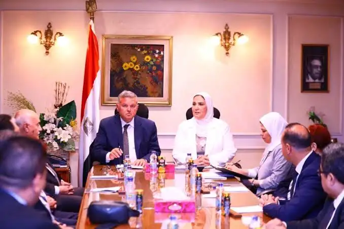 وزيرا قطاع الأعمال والتضامن يتابعان خطوات تحويل مصنع مغلق بالفيوم إلى مجمع ملابس جاهزة