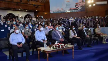 رئيس الوزراء: توجيهات رئاسية بالاعتماد على المكون المحلي في تنفيذ مشروعات “حياة كريمة”