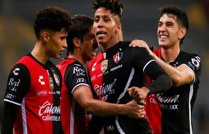أطلس يقتنص فوزا مثيرا من كويريتارو ويحسن أوضاعه بالدوري المكسيكي
