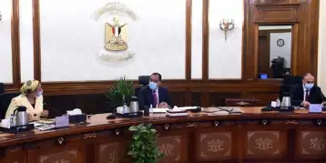مدبولي يستعرض الاستراتيجية الوطنية للحد من استخدام الأكياس البلاستيكية