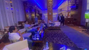 جهاز المنتخب يتابع مباراة الشباب و السعودية بنهائي العرب