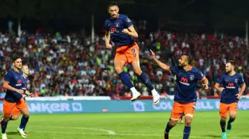 باشاك شهير يكتسح قاسم باشا برباعية بالدوري التركي