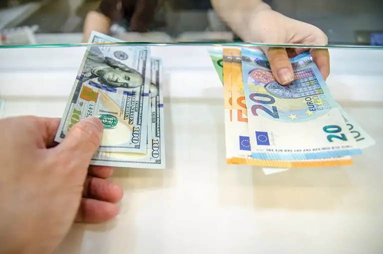 أسعار العملات اليوم الثلاثاء 9-8-2022 بالبنوك في بداية التعاملات