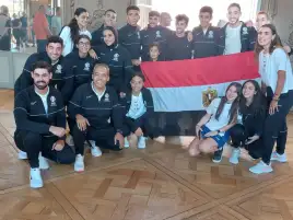 بعثة منتخب الاسكواش تحضر افتتاح بطولة العالم للناشئين والناشئات في فرنسا
