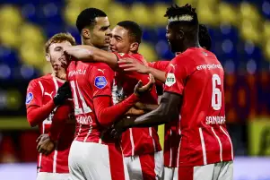 آيندهوفن يضرب بقوة ويتصدر الدوري الهولندي