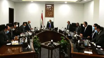 مدبولي يوجه بالقضاء على المواقف العشوائية على الطريق الدائري