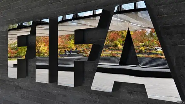 "فيفا" يعلق عضوية الاتحاد الهندي لكرة القدم