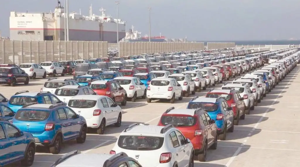 "الغرف التجارية" يطالب وزير الصناعة بمراجعة ضوابط استيراد السيارات