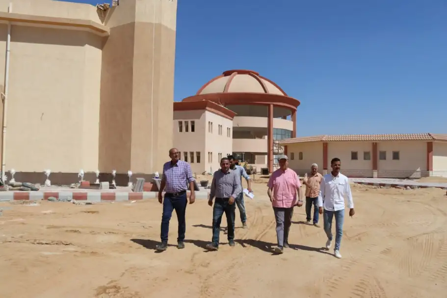 رئيس جهاز مدينة العاشر من رمضان يتفقد  مشروع نادى المحور الشرقي على مساحة 17 فدانا