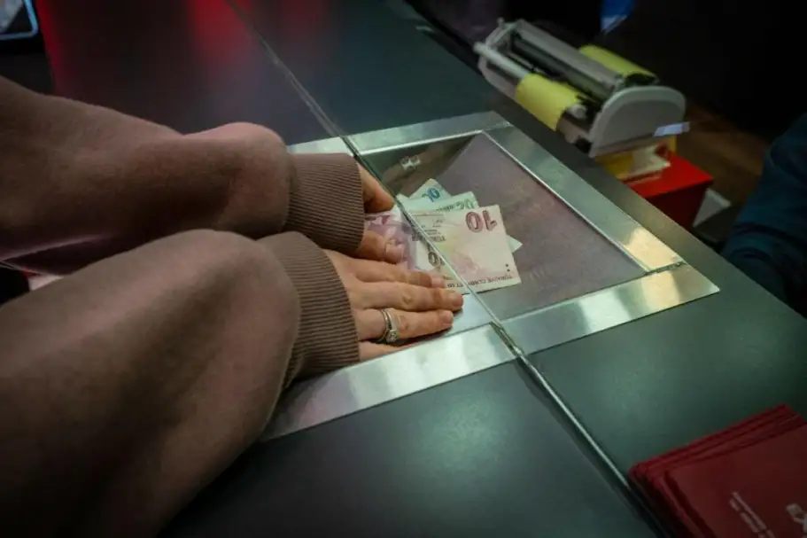 الليرة التركية اقتربت من بلوغ أدنى مستوياتها على الإطلاق الجمعة