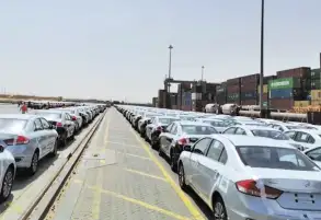 مصدر: «الجمارك» تحتجز غالبية السيارات غير المسجلة بالموانئ.. والسوق المحلية تعانى