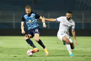 سموحة يعاقب لاعبيه بعد خماسية بيراميدز