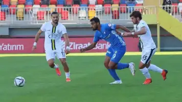 أحمد ياسر ريان ينفي طلبه اللعب أساسيا في الأهلي