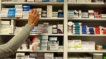 الحكومة تنفي وجود نقص في الأدوية والمستلزمات الطبية بالمستشفيات على مستوى الجمهورية