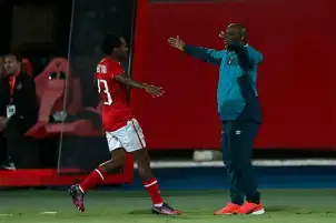 مدرب صن داونز يرد على إمكانية عودة بيرسي تاو