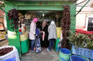 رويترز: متاجر تونس تعاني بسبب نقص الغذاء والوقود