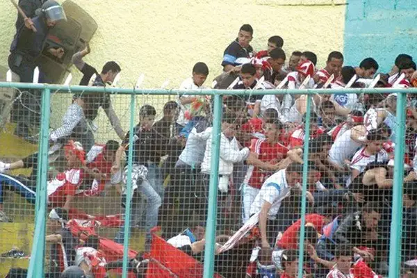 أحداث شغب قبل مباراة شبيبة الساورة والمولودية بالدوري الجزائري