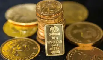سعر الذهب العالمي يهبط لأدنى مستوى منذ شهر مع تراجع جاذبية الملاذ الآمن