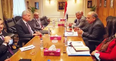 وزير قطاع الأعمال العام يلتقي رئيس هيئة الشراء الموحد لبحث تعزيز التعاون المشترك