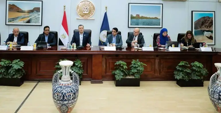 وزير السياحة يتابع مستجدات الأعمال بمنطقة خدمات الزائرين بالمتحف المصري الكبير