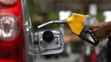 الحكومة الإندونيسية ترفع أسعار الوقود لكبح جماح الدعم المتضخم