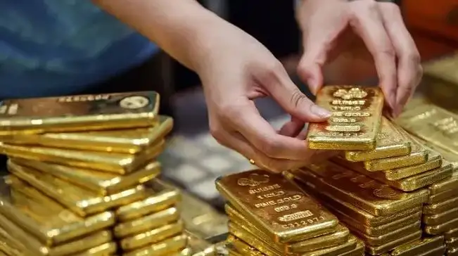 أسعار الذهب تتراجع عالميًا إلى 1700 دولارًا للأونصة مع ارتفاع الدولار