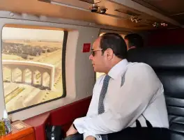 الرئيس السيسي يتفقد جوا سير العمل بالعاصمة الإدارية الجديدة
