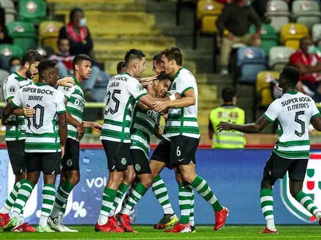 لشبونة يقسو على آينتراخت فرانكفورت بثلاثية في دوري الأبطال