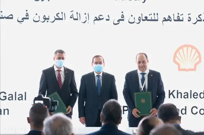 شل وإيجاس وبتروناس تسند عقد أعمال الهندسة في إدكو للطاقة لتحالف بقيادة شركة بكتل