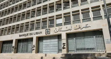 رويترز: المركزي اللبناني يتوقف عن توفير الدولار لواردات البنزين