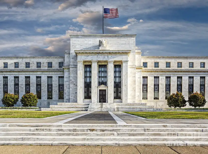 دويتشه بنك يتوقع صعودًا حادًا لأسعار الفائدة الأمريكية