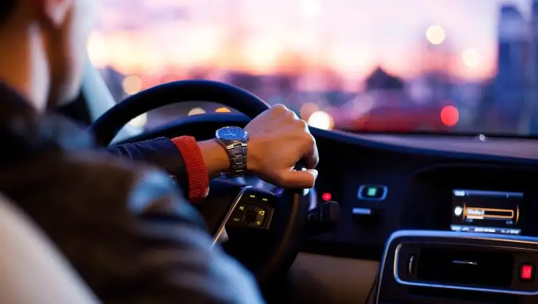 هبوط إنفاق صناعة السيارات الأمريكية على الإعلانات مع نقص المخزون