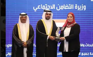 القباج تتسلم جائزة الشيخ عيسى بن علي آل خليفة لتكريم رواد العمل التطوعي