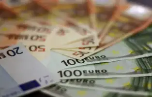 سعر اليورو اليوم الأحد 18-9-2022 في بداية التعاملات أمام الجنيه المصري