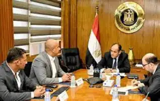 وزير التجارة يلتقي بممثلي أول شركة مصرية بمجال تكنولوجيا تحويل المركبات للعمل بالطاقة