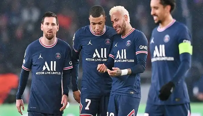 باريس سان جيرمان يواجه ليون بالقوة الضاربه بدربي فرنسا