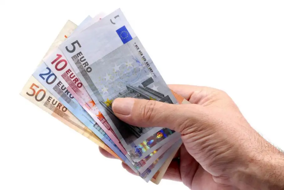 سعر اليورو اليوم الإثنين 19-9-2022 مقابل الجنيه المصري في بداية التعاملات
