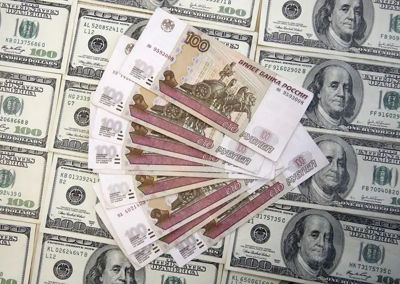 رويترز: الروبل يتراجع إلى 61.2 مقابل الدولار بعد إعلان بوتين تعبئة جزئية للجيش