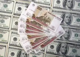رويترز: الروبل يتراجع إلى 61.2 مقابل الدولار بعد إعلان بوتين تعبئة جزئية للجيش