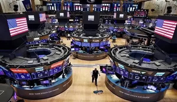 وول ستريت تفتح على ارتفاع مع استعداد المستثمرين لرفع جديد في سعر الفائدة