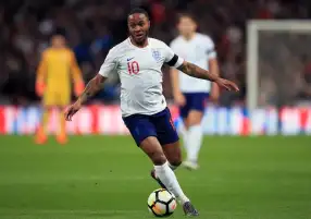 سترلينج يدافع عن ساوثجيت ودوره مع المنتخب الإنجليزي