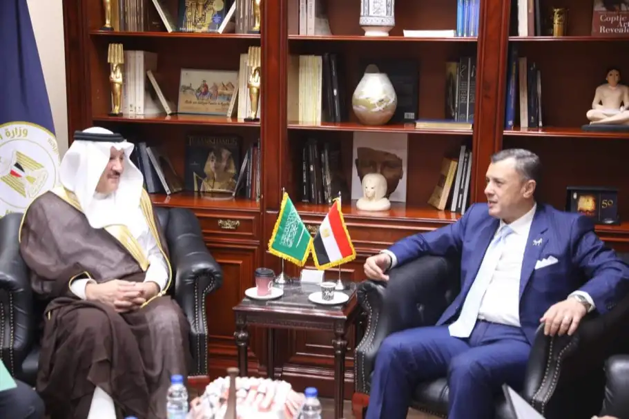 وزير السياحة يبحث مع سفير السعودية تعزيز التعاون بين البلدين في مجال السياحة والآثار