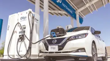 إقبال على دورات تعليم صيانة المركبات الكهربائية بين العمالة الفنية فى بريطانيا